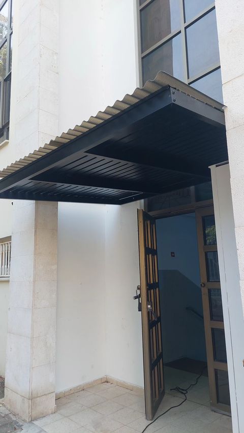 פרגולה תלויה מאלומיניום